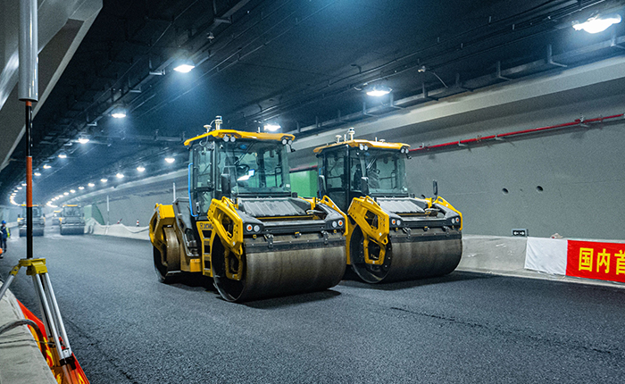 【智能化】全國(guó)首次，徐工“黑科技”無(wú)人攤鋪大秀！