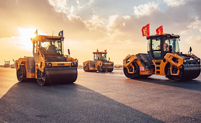 XD135T 壓路機(jī)：油面施工，智慧先行