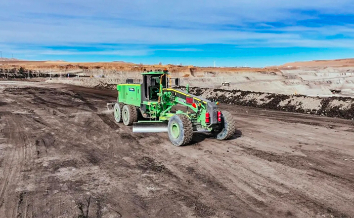 全國(guó)首臺(tái)！礦用大功率純電動(dòng)平地機(jī)震撼登場(chǎng)！