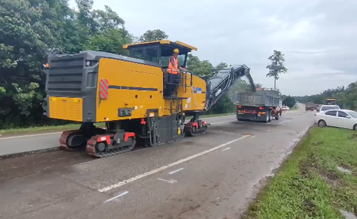 徐工成套道路機(jī)械油面施工，這次在馬來(lái)西亞！