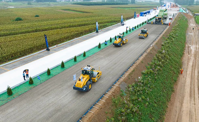 全場(chǎng)景智慧賦能，徐工水穩(wěn)層施工更便捷、更精準(zhǔn)！