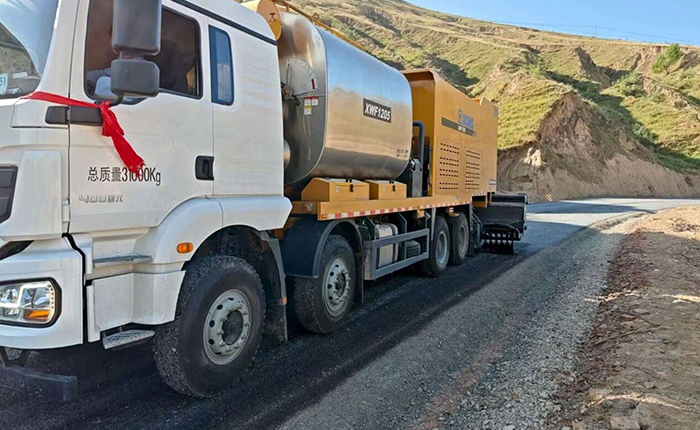 聚焦公路長(zhǎng)壽之道，徐工纖維同步封層車護(hù)航陜西交通新征程