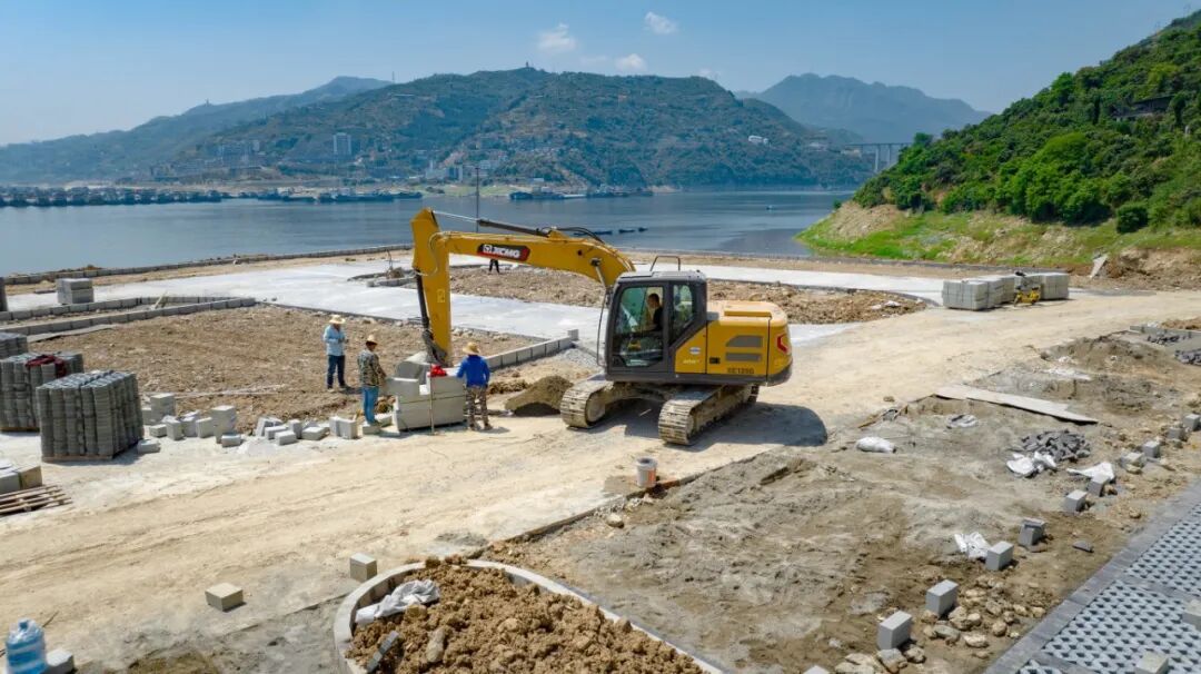 徐工XE135G挖掘機助力夔門旅游碼頭建設(shè)，以高效節(jié)能贏得客戶信賴