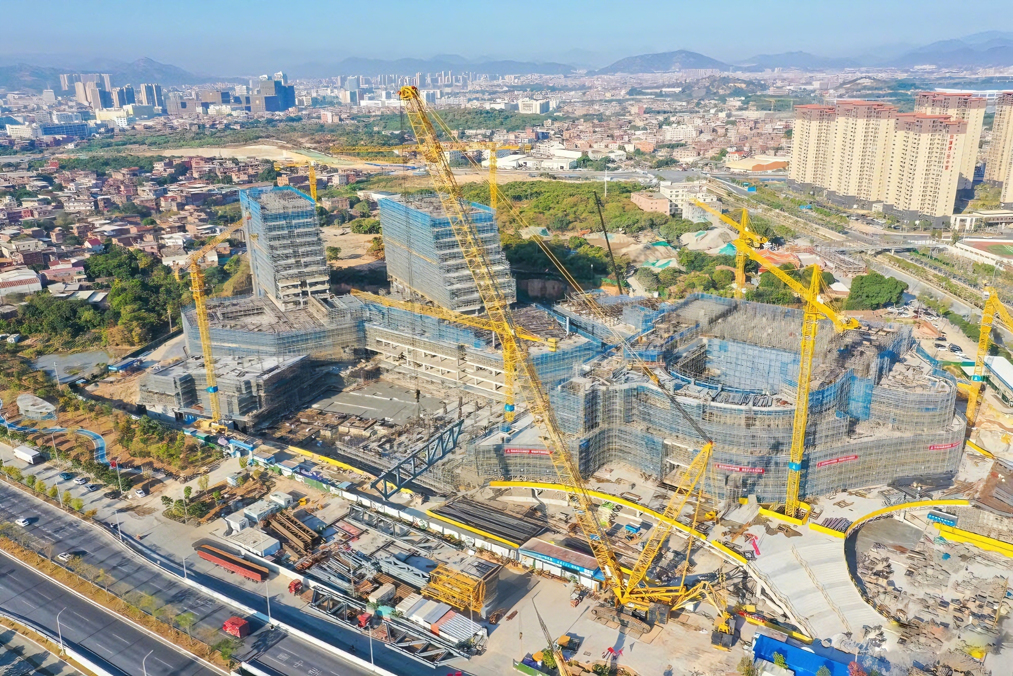 沒人敢接的 “燙手山芋”！三重考驗下，這臺千噸級的表現(xiàn)太頂了