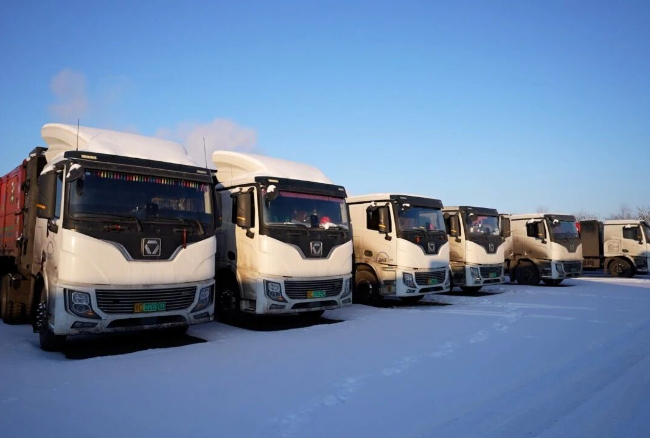 穿越-30℃寒潮！徐工新能源重卡馳騁西北能源運(yùn)輸動(dòng)脈