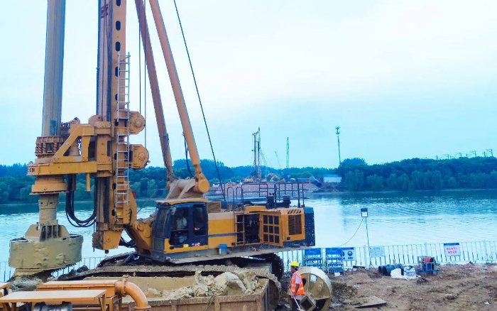 近3000根樁基，徐工旋挖機群聯(lián)合作業(yè)效率高