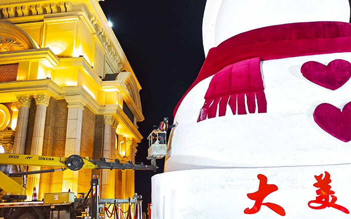 刷爆朋友圈的哈爾濱大雪寶，“空中造型師”是徐工高空作業(yè)車！