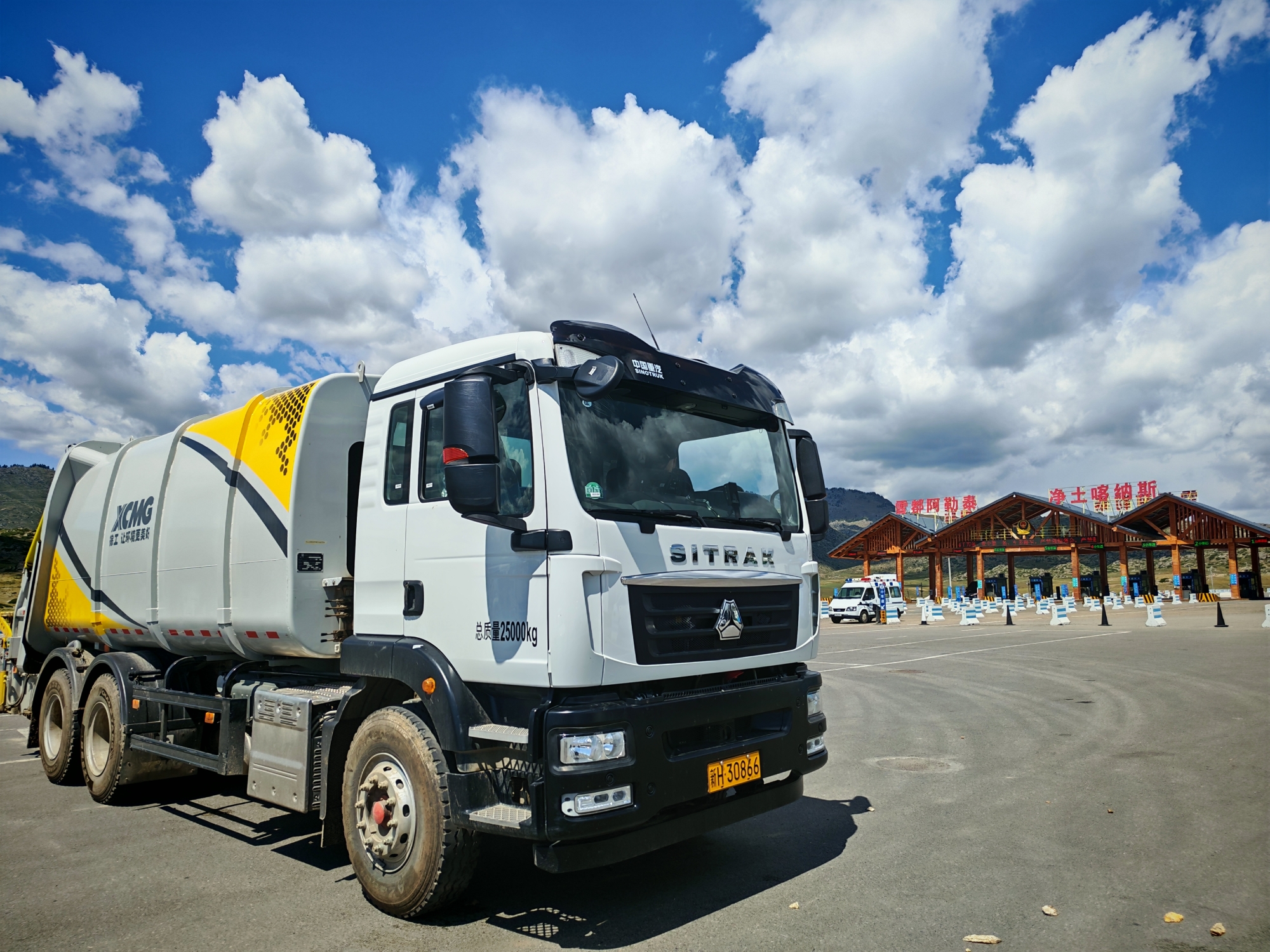 徐工后裝壓縮車在新疆 | 垃圾轉運就用TA